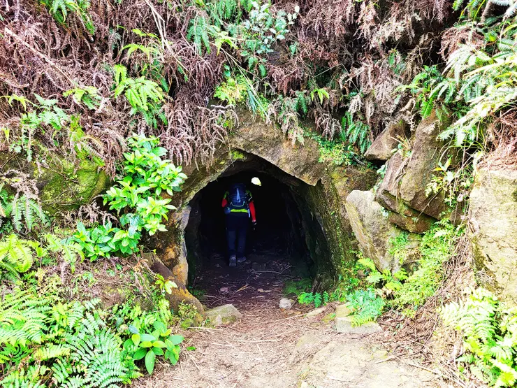 9:50進入香巴拉隧道（隧道內積水，要帶頭燈小心通過)