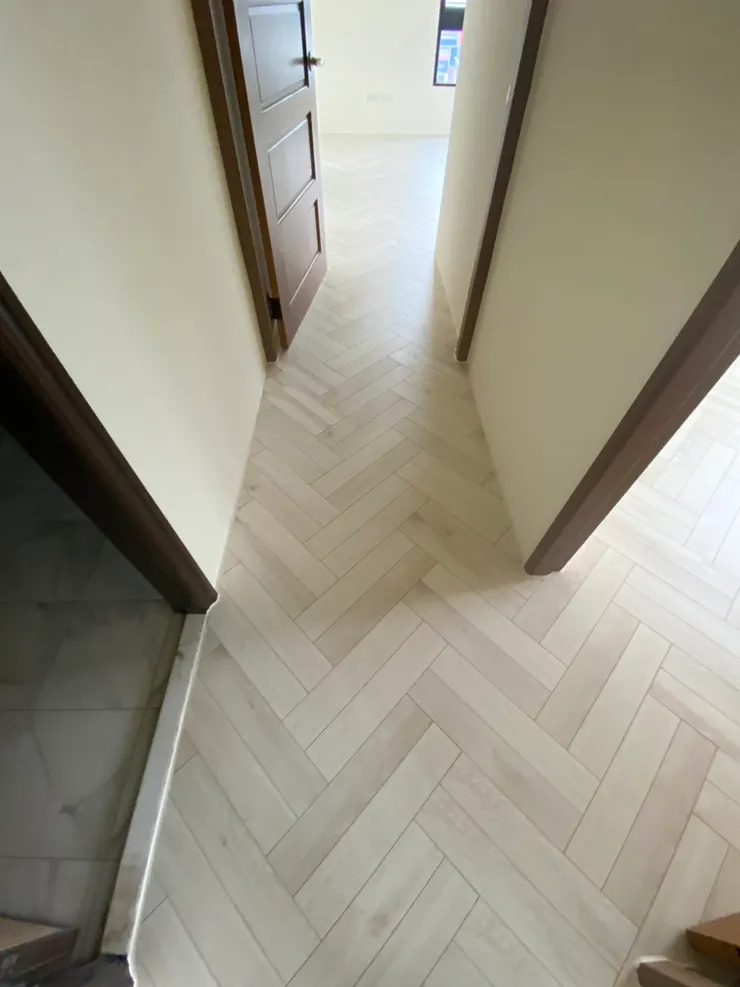 延伸到走廊的空間照 - 展現一致性