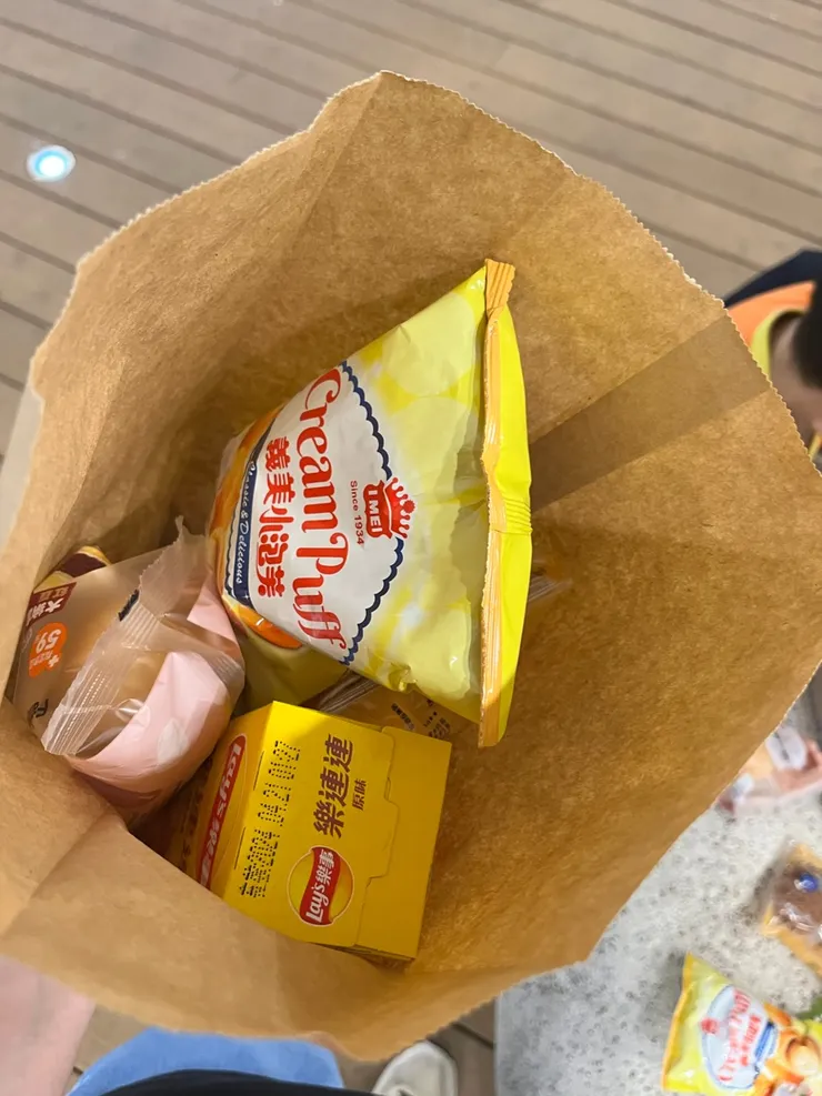 為為為為什麼會有小泡芙？這啥餐盒蛤😂😂😂