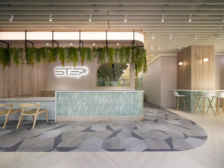 呂賀云設計作品 — Step Golf 室內高爾夫內湖、汐止、台中中港店。（圖片來源：成舍設計）