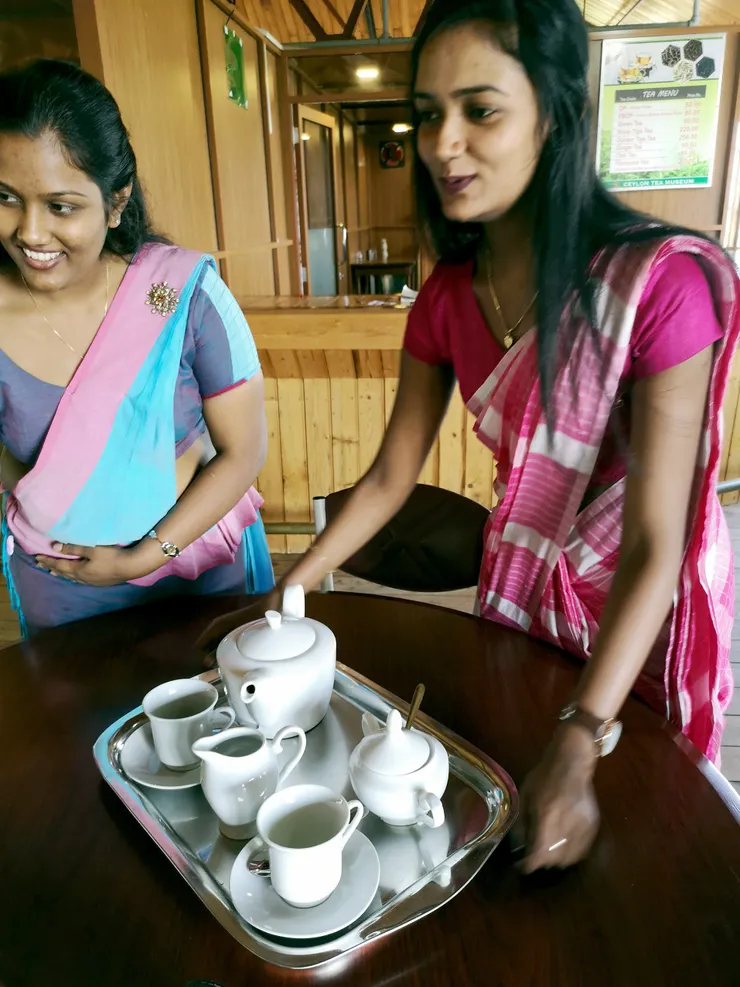 茶博館的服務人員