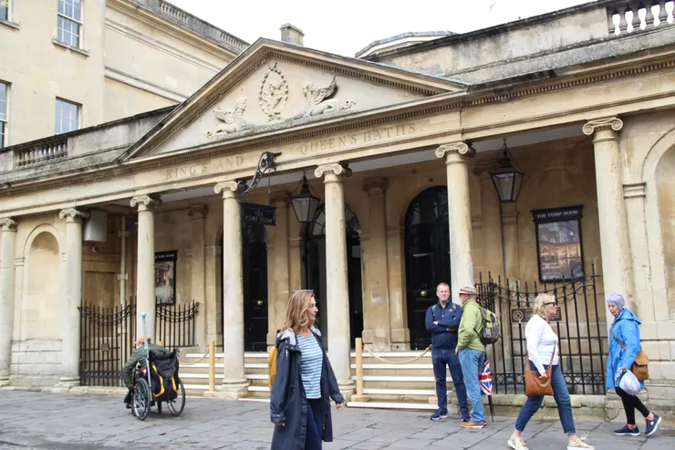 King's and Queen's bath