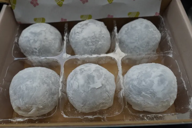 大顆、還真大顆，某娃一口氣吞四顆