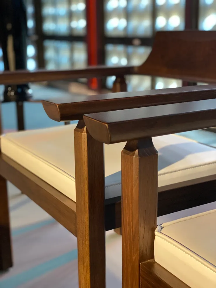 方腳太師椅細節