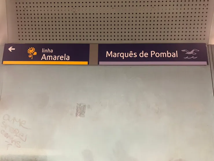 龐巴爾侯爵站轉乘不同路線的標示。黃線標了向日葵