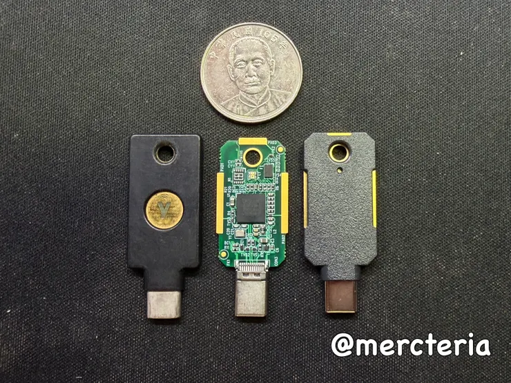 中間是無殼版的 ATLKey