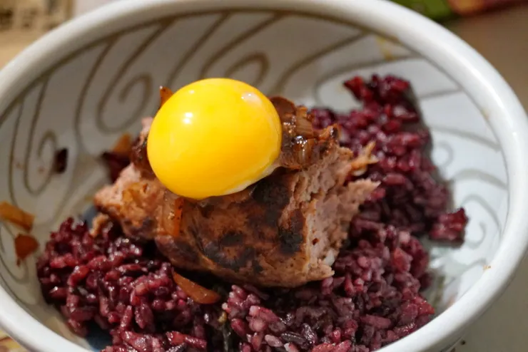 刨掉烤焦的部份,還是挺好吃