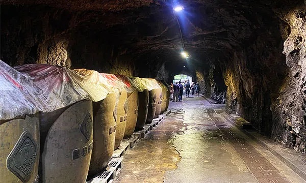 往出口的方向看八八坑道