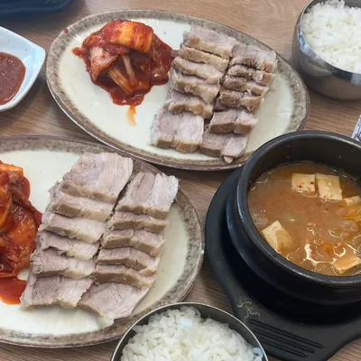 首爾美食推薦｜할머니보쌈 奶奶白切肉/菜包肉