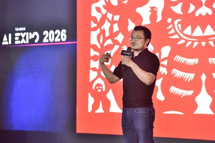 ▲知名藝術家 楊士毅 登上大會主論壇帶來閉幕演說，為這場為期三天的技術盛宴注入溫暖人文內核。