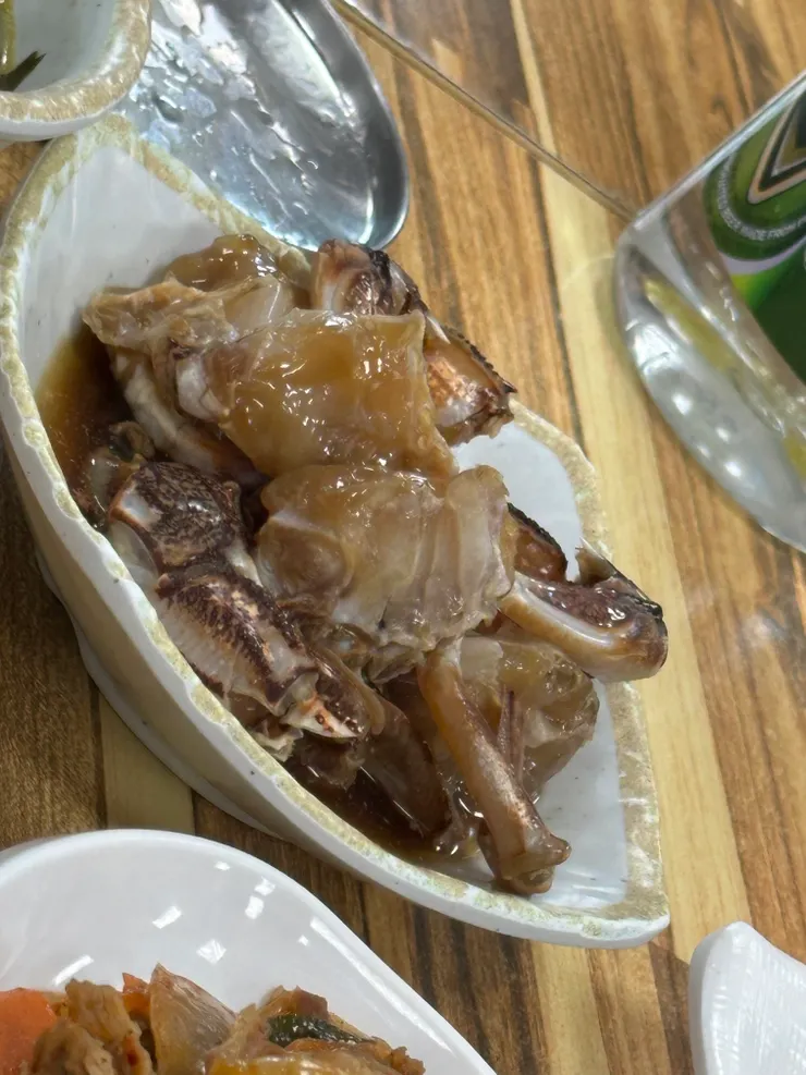 醬蟹，吃起來很像吸果凍，很新鮮，但我沒有很喜歡