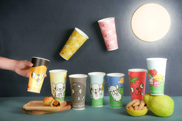 圖說：清心福全與變種吉娃娃第三波聯名紙杯正式亮相，9款造型大玩創意設計。（資料來源：清心福全）