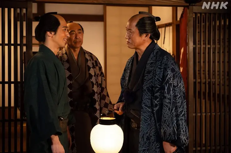 心懷不軌接近蔦重的西村屋老闆