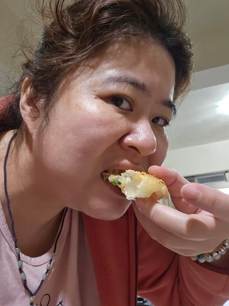 這餅熱熱吃超酥脆十分燙口要小心
