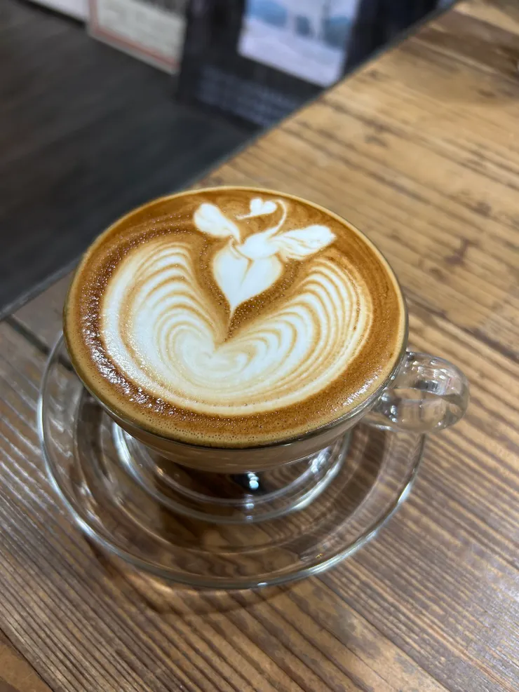 我與Ucafe相遇的第一天，點了一杯拿鐵到二樓