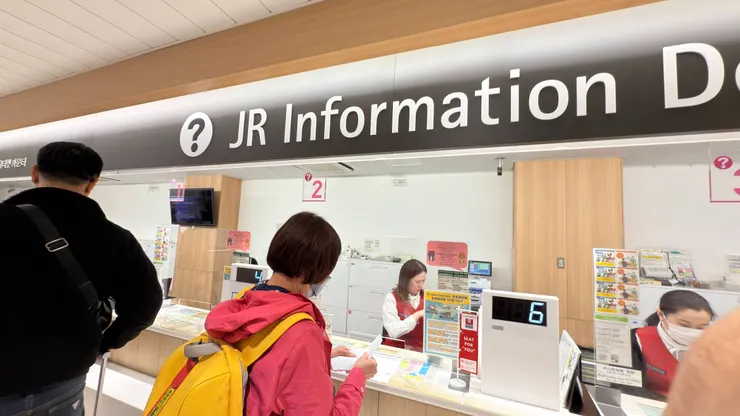 JR PASS在KLOOK平台購買，到達新千歲機場再取票和劃位。