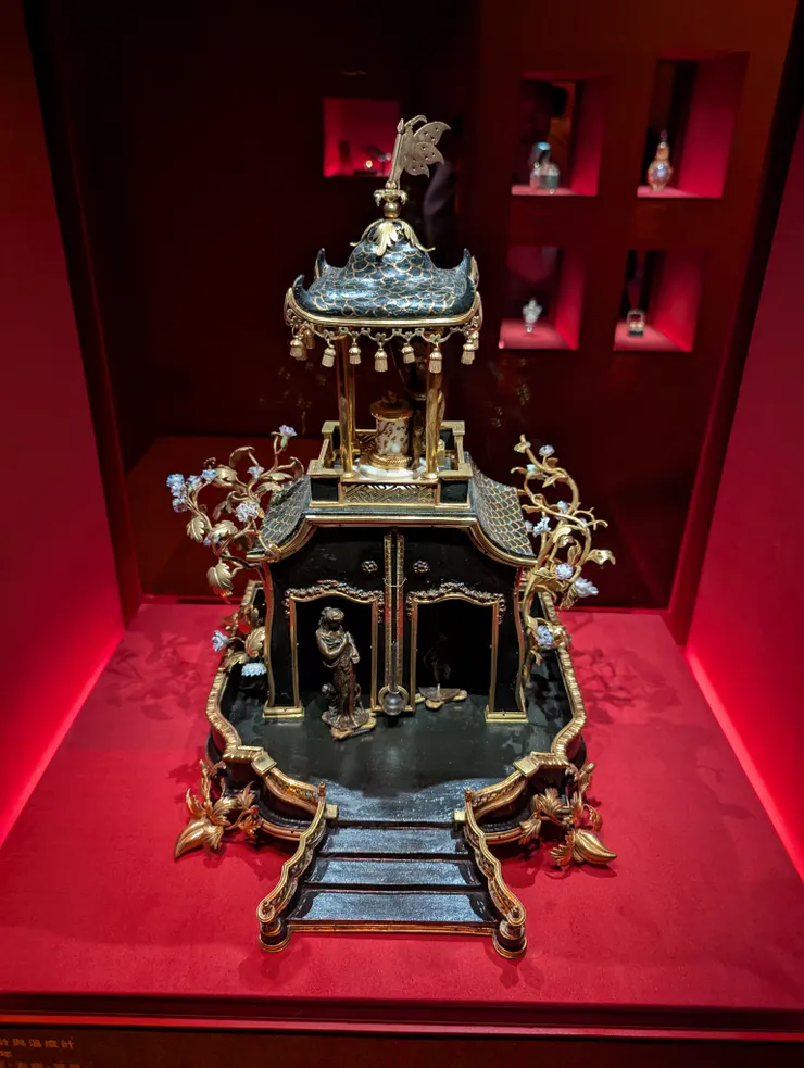 中國風格氣壓計與溫度計