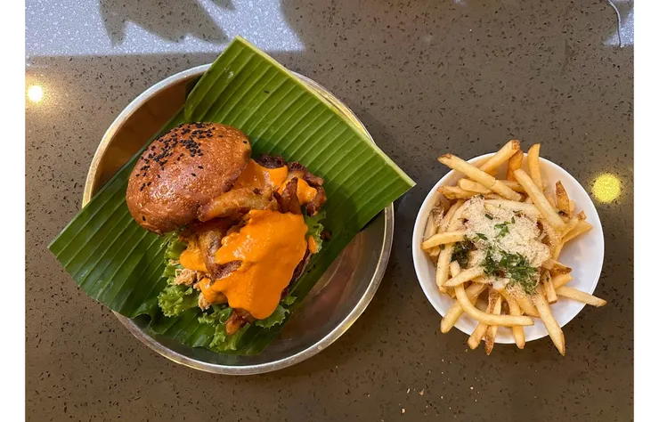 菜名其實叫Chillyi Crab Brioche Sando，辣螃蟹布里歐麵包是我翻的。