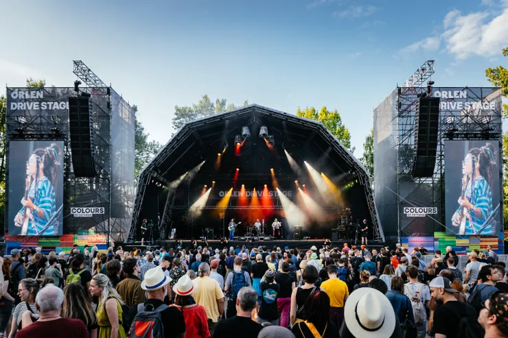 「漂流出口」在捷克 Colours of Ostrava 音樂節搖滾登上主舞台,震撼萬名歐洲樂迷。 (圖/Eugene Zhyvchik 提供)