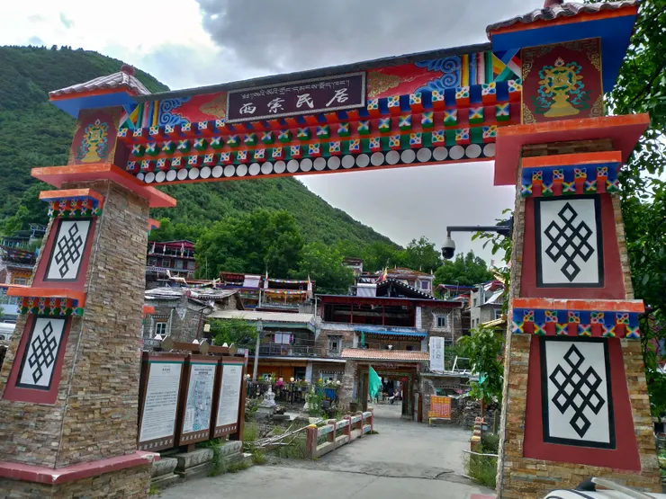 前往西索民居,但當天幾乎沒看到什麼人