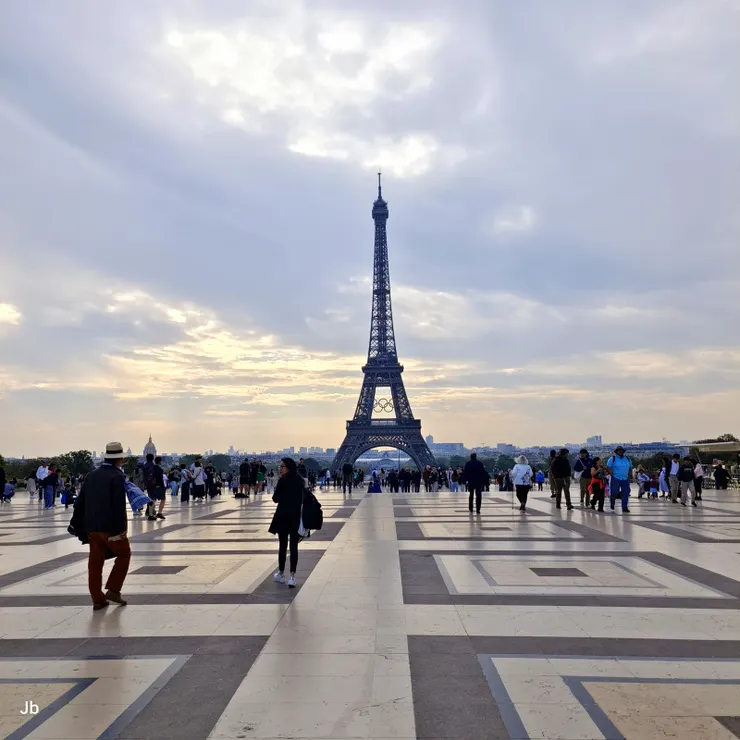 【約10點抵達拍攝鐵塔最佳地點特羅卡德羅廣場（Place du Trocadéro）】