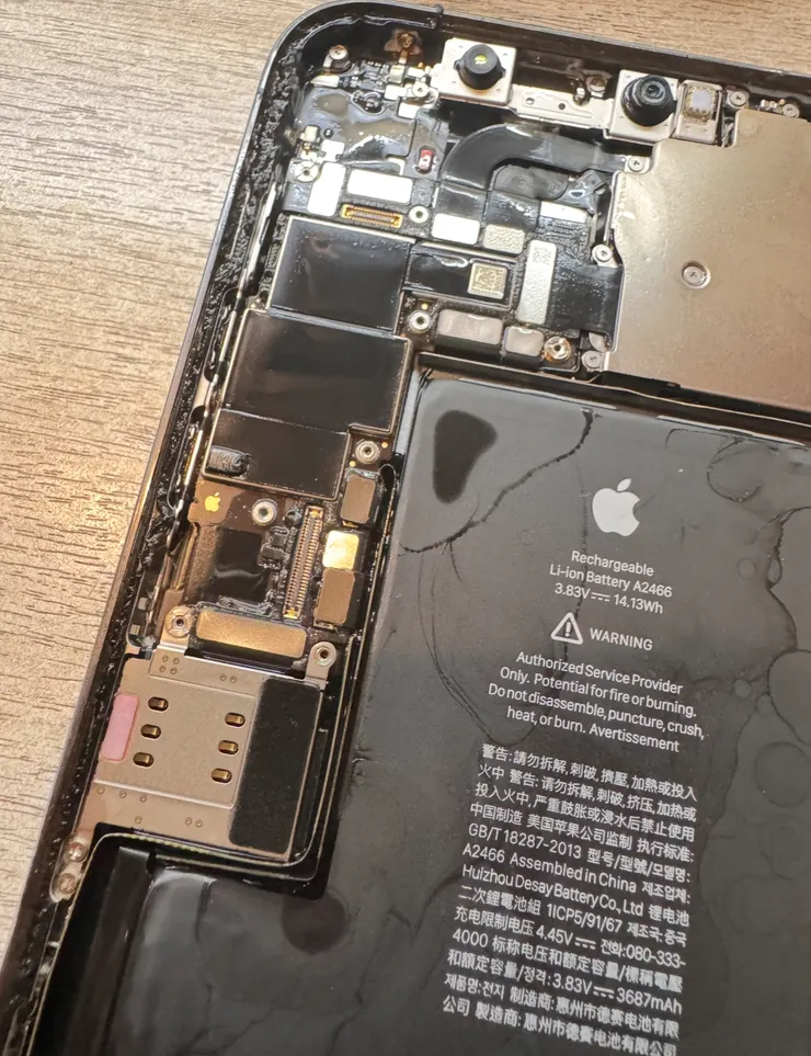 手機泡水,在燒毀後,若能立刻送來,原機板仍可修好,資料100%保存