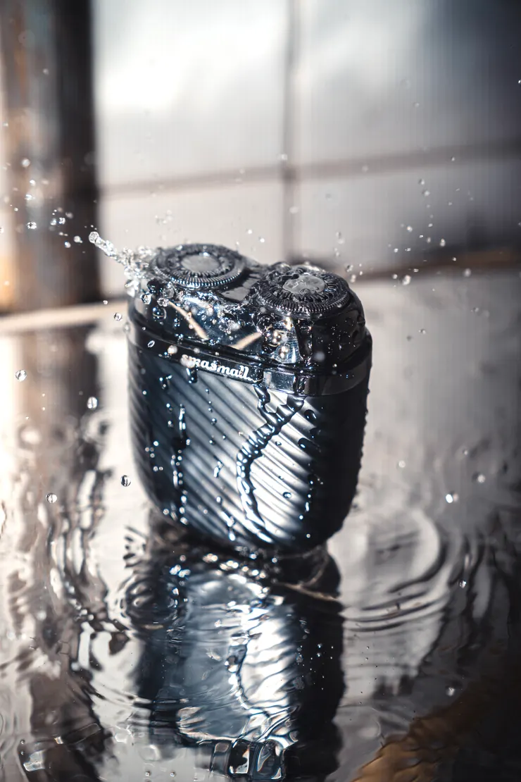 用一塊鏡子+水龍頭流出來的水=彷彿時間暫停的絕美畫面