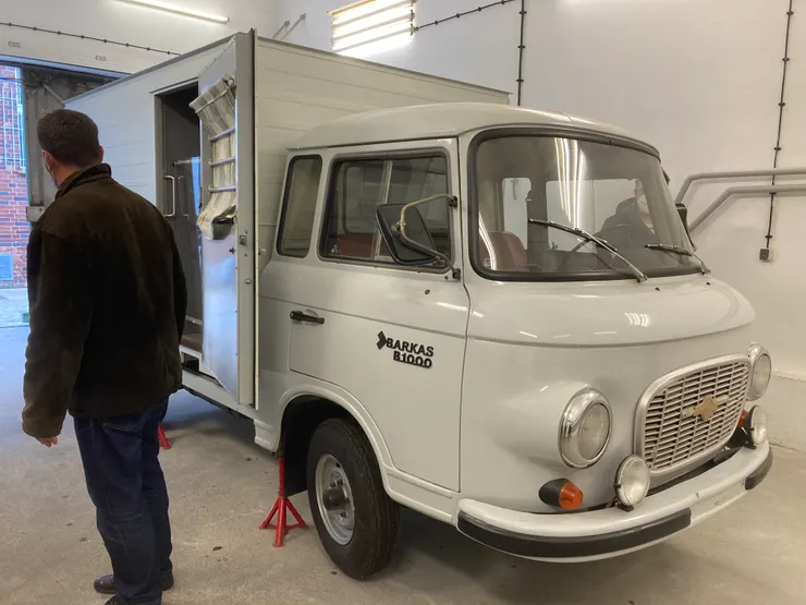 運送犯人的車子