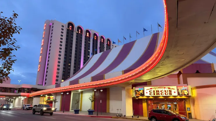 雷諾馬戲團酒店