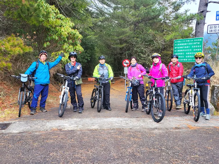 ▲9：45由大雪山森林遊樂區神木停車場 50.2 K柵欄開騎。
