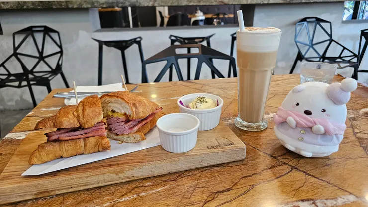 我喜歡角落生物。他們很適合出現在照片的角落。