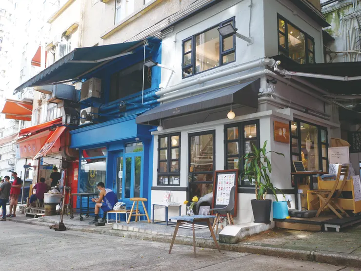 「見山」二字，取自《指月錄》裡一句：「見山是山，見水是水；見山不是山，見水不是水；見山仍是山，見水仍是水。」