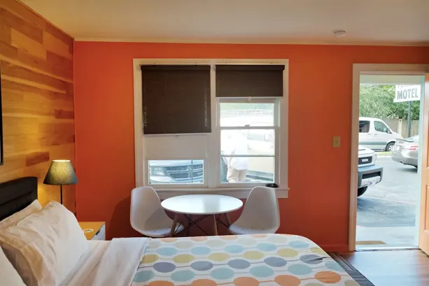 汽車旅館房間示意圖，非本人當時住的房間。