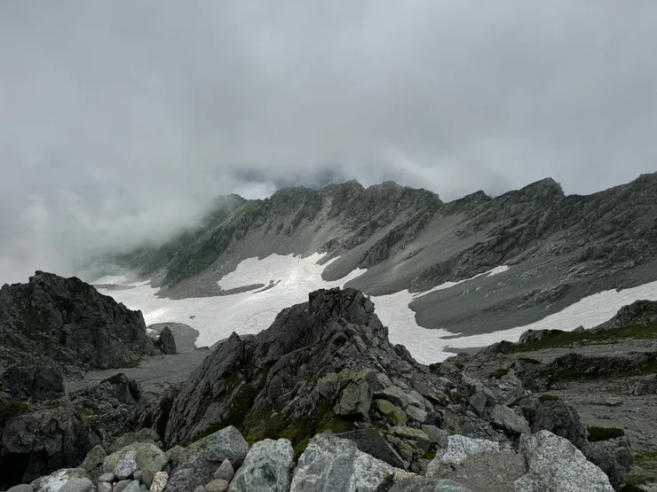 面向圈谷三聲萬歲