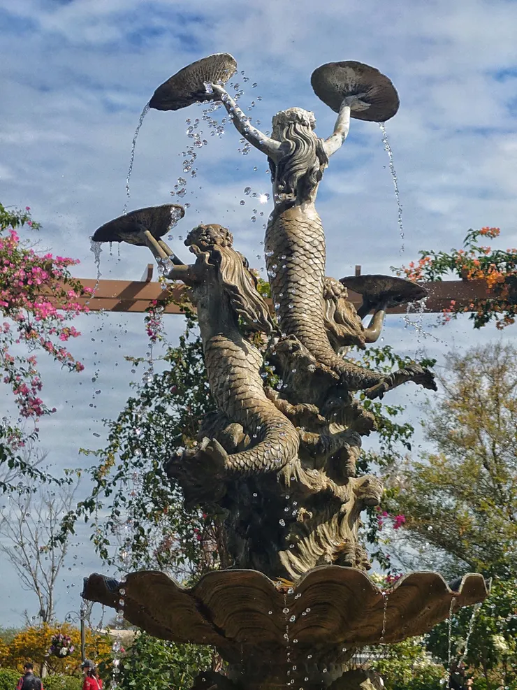 法式花園裡的魚人噴泉