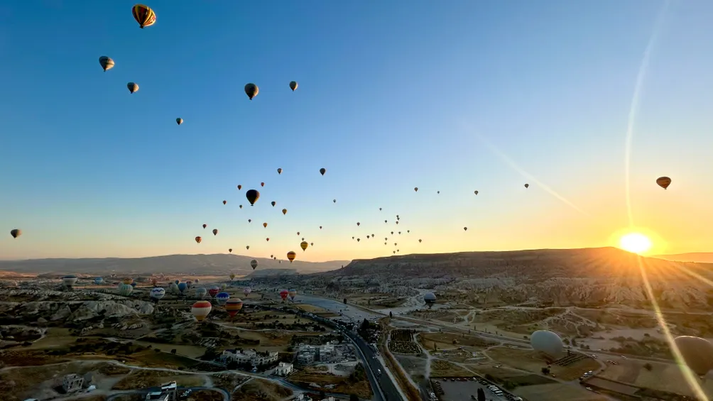 Vivian Somewhere | 薇薇安在某處