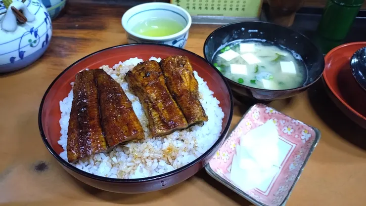 鰻魚飯2400円