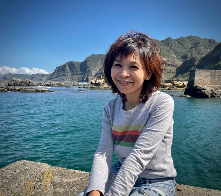 背後遠方是鼻頭角