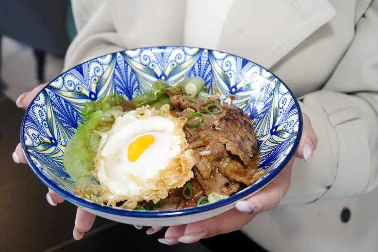 高雄楠梓智勝所香港餐廳:香港簡餐,道地港味一吃就愛上!麻辣肉