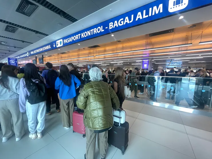 這個入境人潮...真的跟大阪有的比