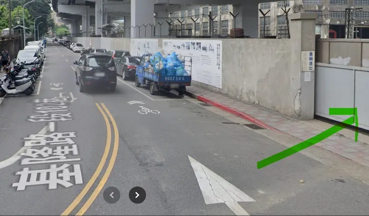 基隆路1段102巷(綠線是往南北通道南側入口位置)