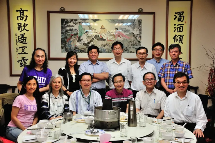 2015/5/25老狗自美回台探親，我們請他在台電勵進廳吃酸菜白肉火鍋，難得埔里也出席。