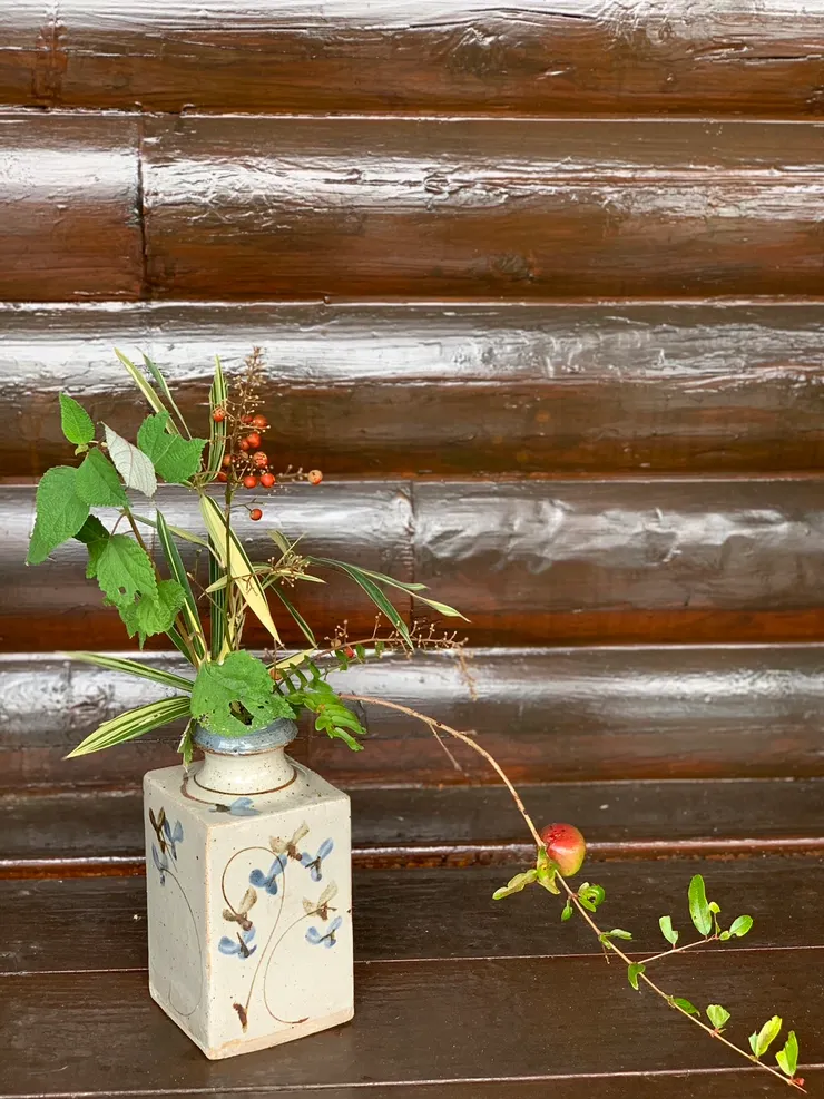 厚重方正的英國花卉圖案非洲陶