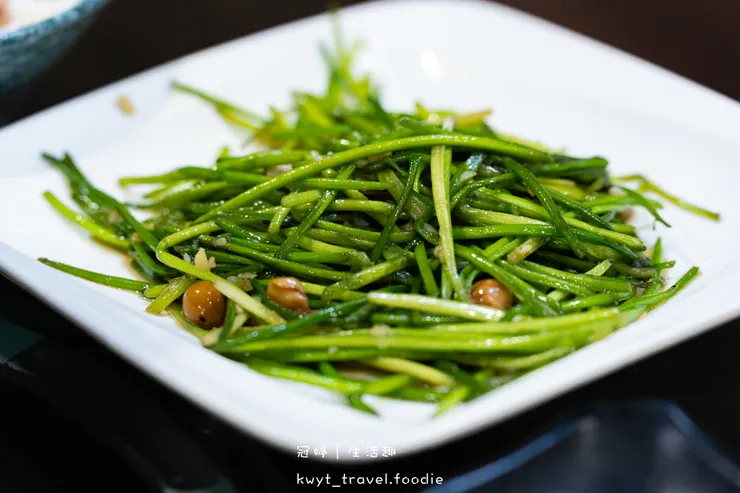 [台南新營聚餐好停車]華味香景觀宴會餐廳，熟客推薦菜單全攻略！必點350元大份量芋頭小卷米粉、功夫菜芋泥貢鴨，新營美食餐廳推薦，附最新菜單