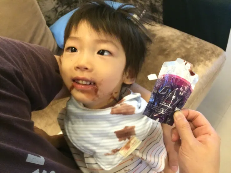 腦傷兒在飲食上最大的困難是咀嚼吞嚥障礙。20150423快滿四歲的祐~