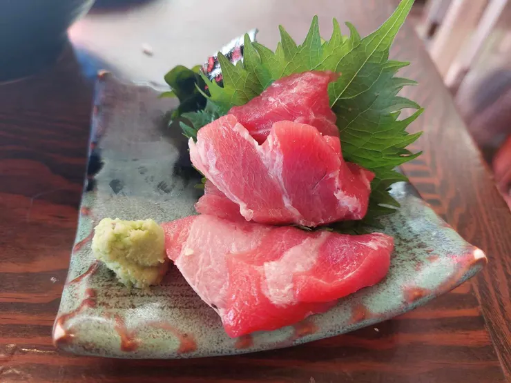 這一盤鮪魚生魚片真的有夠讚，而且日幣只要600，cp值非常高