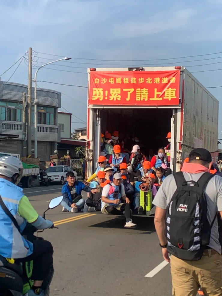 累了請上車好可愛。