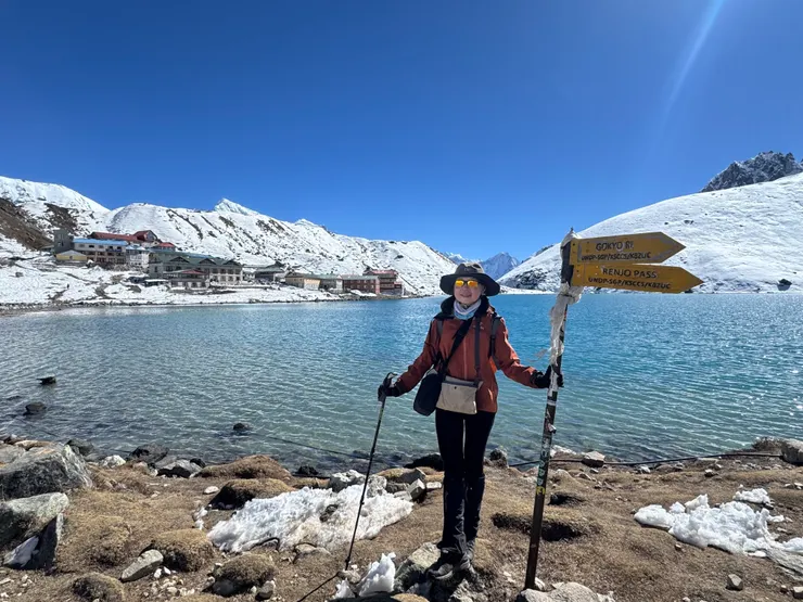 離開聚落才漸漸顯出湖的美。