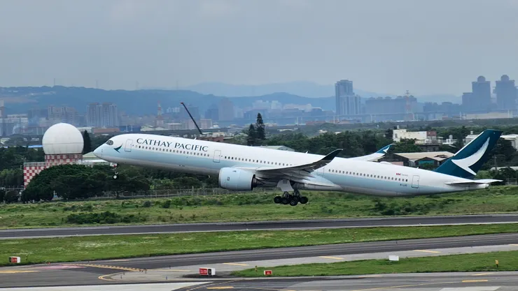 這是國泰航空的空中巴士A350型廣體雙走道客機!