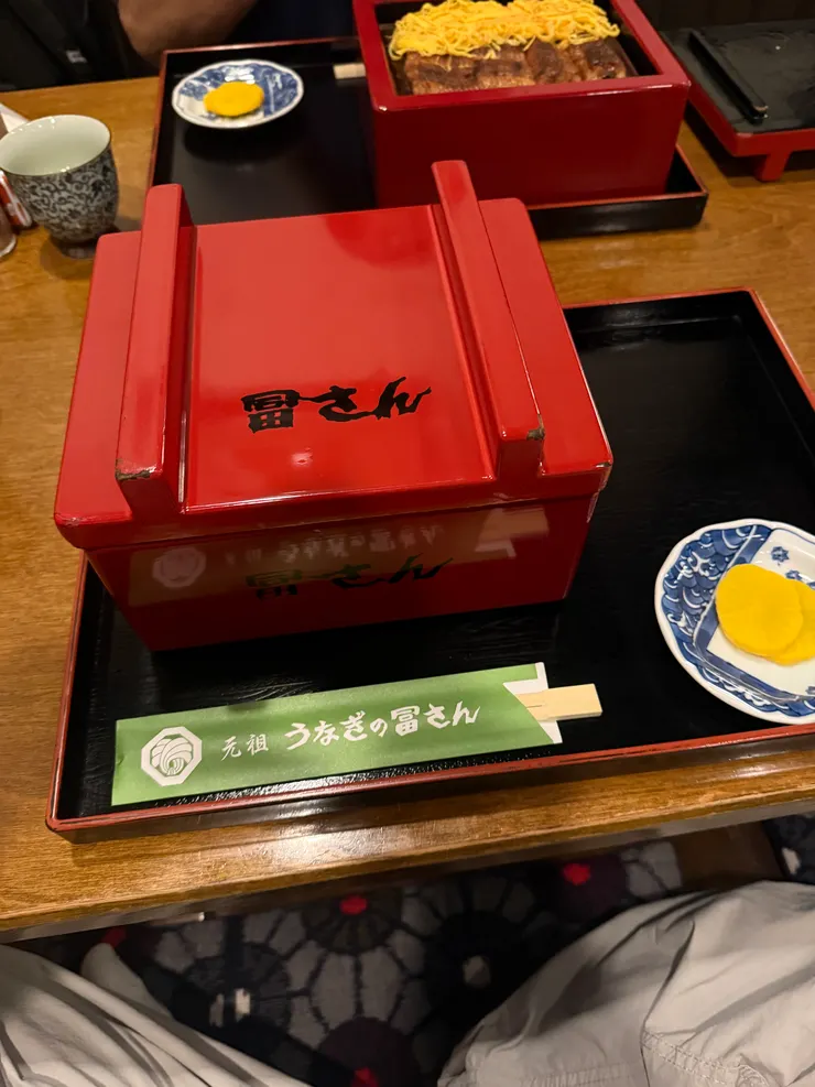 店裡的菜單也非常簡單，只有幾個品項，都到柳川了，當然是點最傳統的蒸鰻魚飯